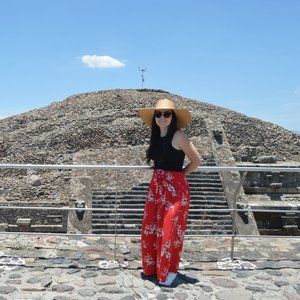 Meet your Posher, Elvia